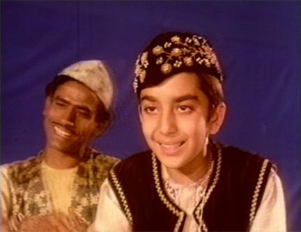 Sanju as a child actor appeared briefly as a qawwali singer in the 1972 film "Reshma Aur Shera" starring his father. - Sanjay Dutt Facts