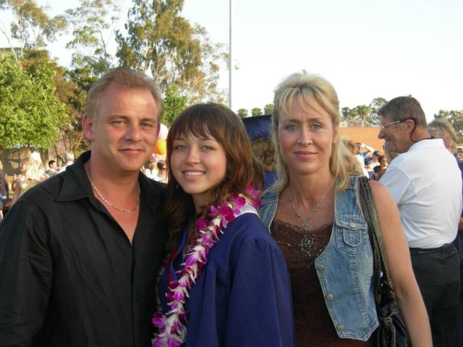 Nikki Catsouras with her parents Christos and Lesli