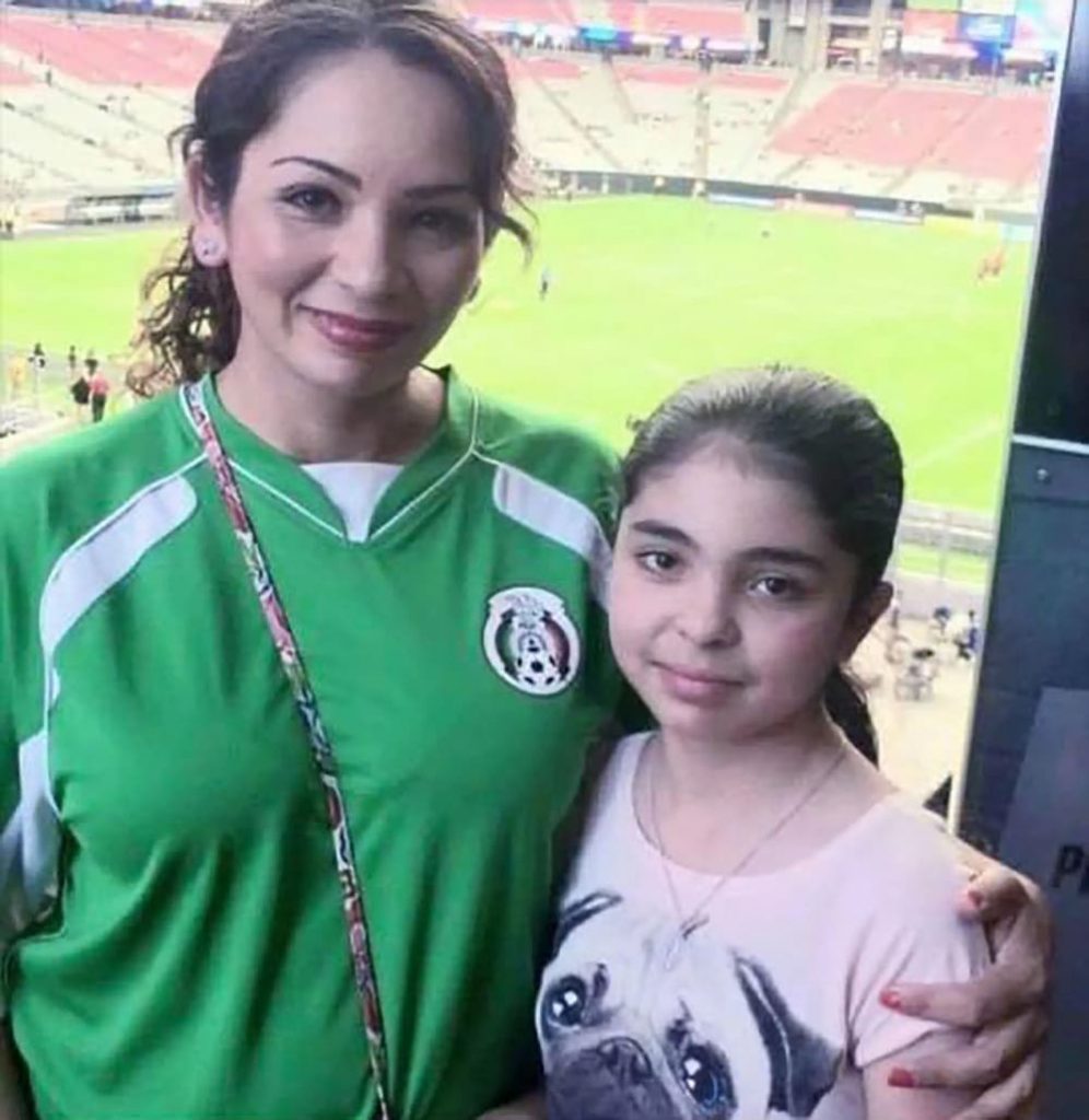 Alicia with her mother Jessica Nuñez
