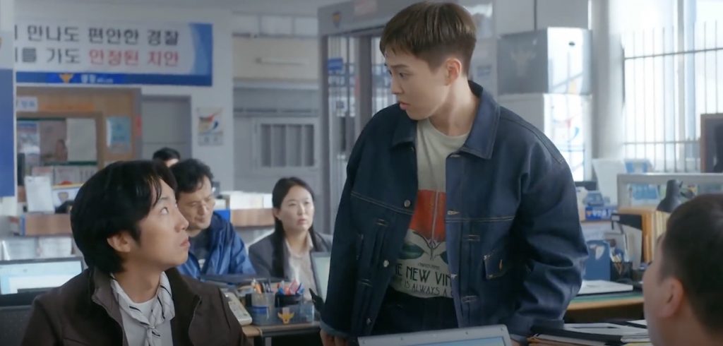 Tae-ho insists that he had nothing to do with the break-in. Just then, Bong-soo arrives at the police station. - CEO-dol Mart (Boss Dol Mart) Kdrama Episode 1 Recap
