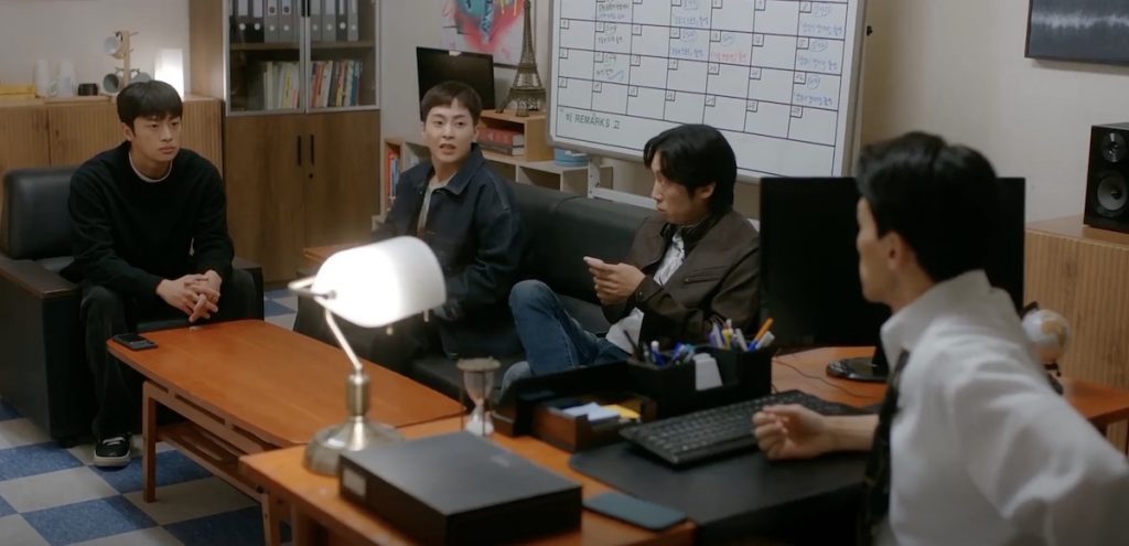 Yoon Min-soo with Bong-soo, Ho-rang, and Tae-ho in his office