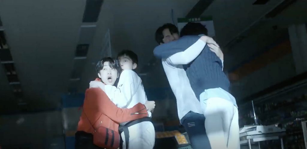 Lights suddenly go out at Boram Mart and everyone else is frightened. - CEO-dol Mart (Boss Dol Mart) Kdrama Episode 2 Recap